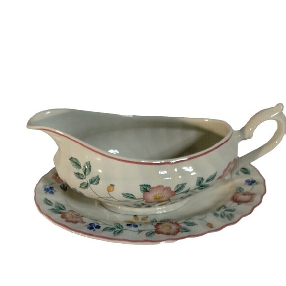 ChurchHill  Briar Rose Pattern Gravy Boat & Matching Drip Plate  Staffordshire‎ - Picture 5 of 10